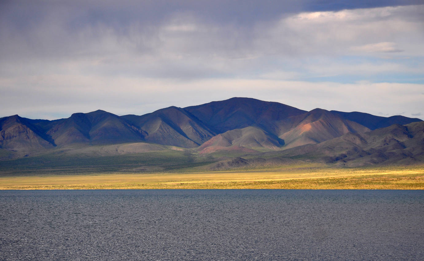 Озеро Уурэг-Нуур, изображение ландшафта.