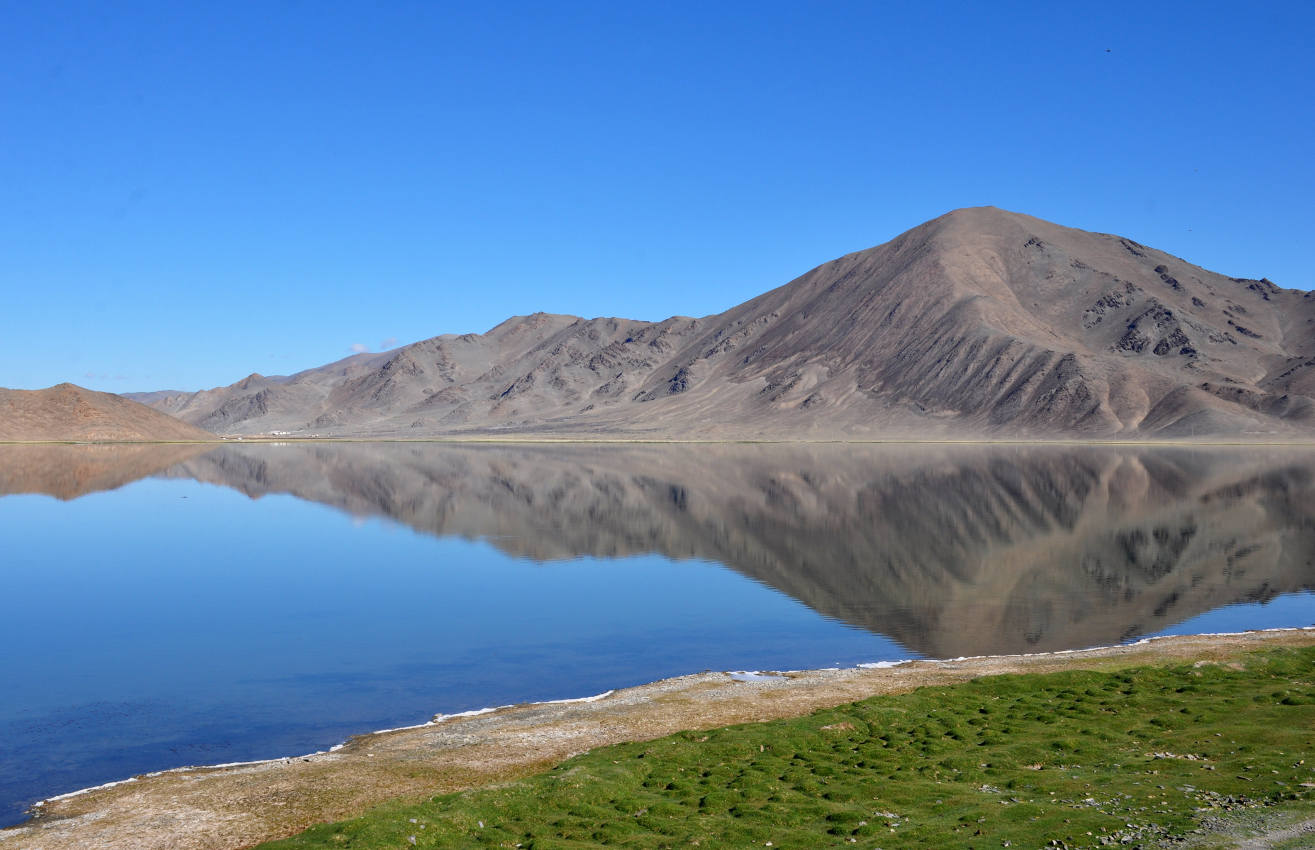 Озеро Дунд-Нуур, изображение ландшафта.