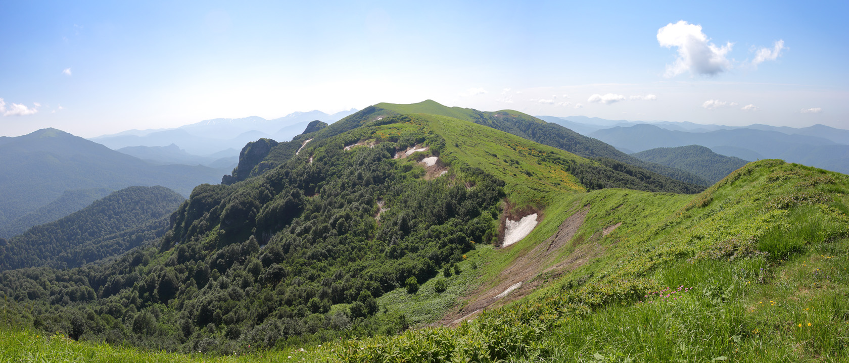 Массив горы Наужи, изображение ландшафта.